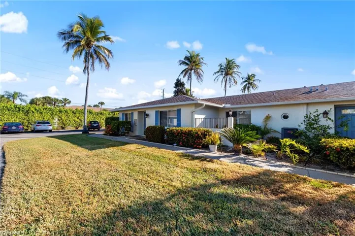 87  Glades  BLVD, Naples, FL 34112