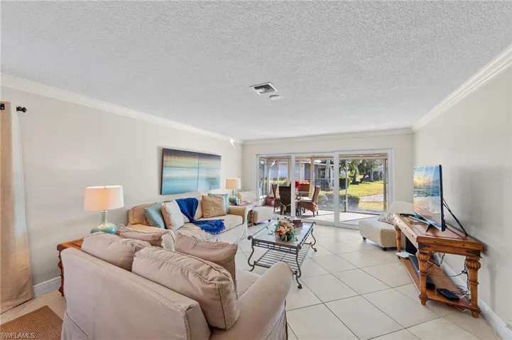 87  Glades  BLVD, Naples, FL 34112
