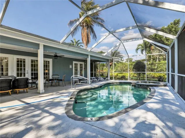2554 Outrigger Ln, Naples, Florida 34104