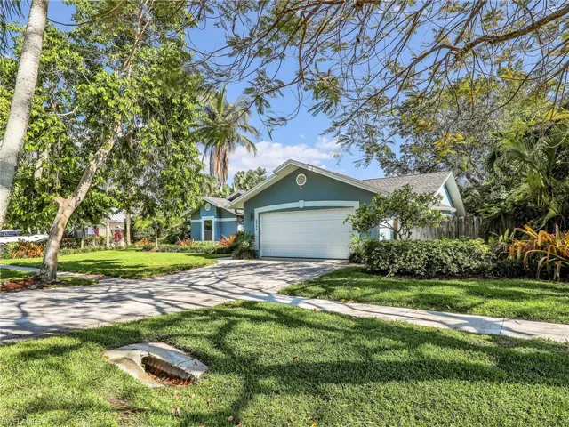 2554 Outrigger Ln, Naples, Florida 34104