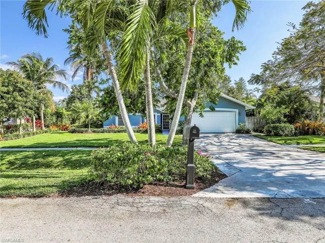 2554 Outrigger Ln, Naples, Florida 34104