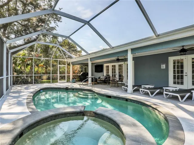 2554 Outrigger Ln, Naples, Florida 34104