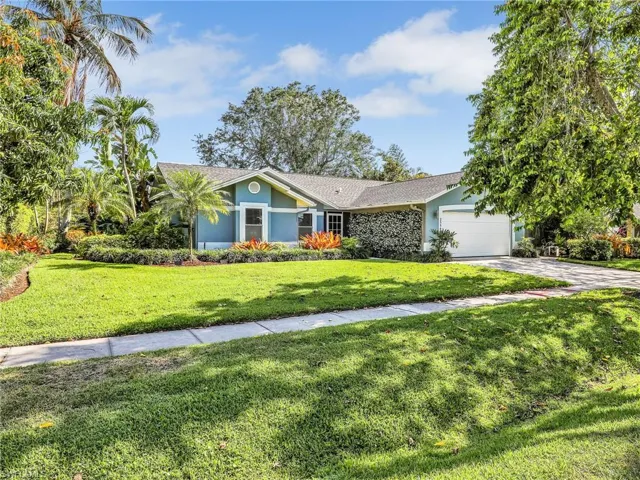 2554 Outrigger Ln, Naples, Florida 34104