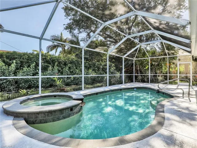 2554 Outrigger Ln, Naples, Florida 34104
