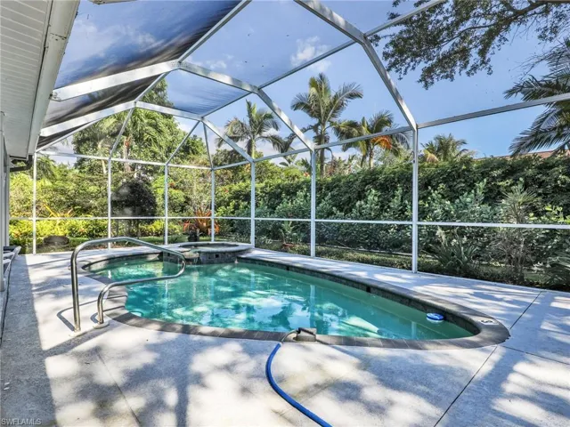 2554 Outrigger Ln, Naples, Florida 34104