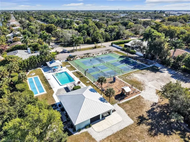 2554 Outrigger Ln, Naples, Florida 34104
