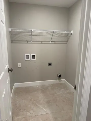 Laundry area with electric dryer hookup and washer hookup