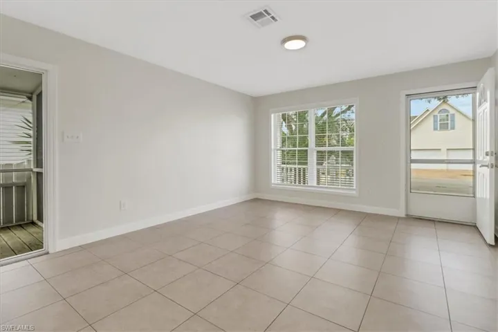 Fresh paint & neutral tile