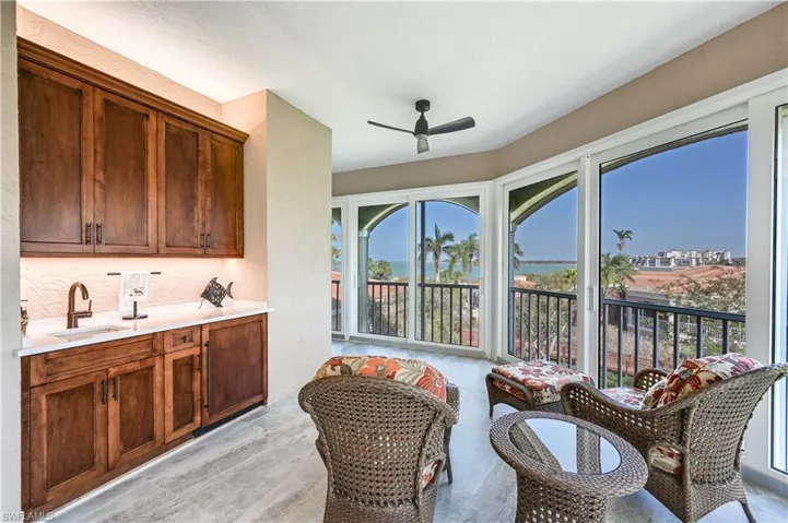With Wet Bar & Fridge/Freezer