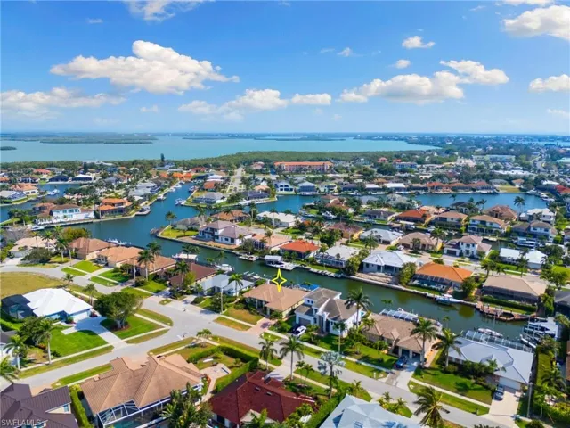 Bird's eye view featuring a residential view and a water view