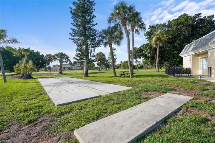 2 Greens Cir, Lehigh Acres, Florida 33936