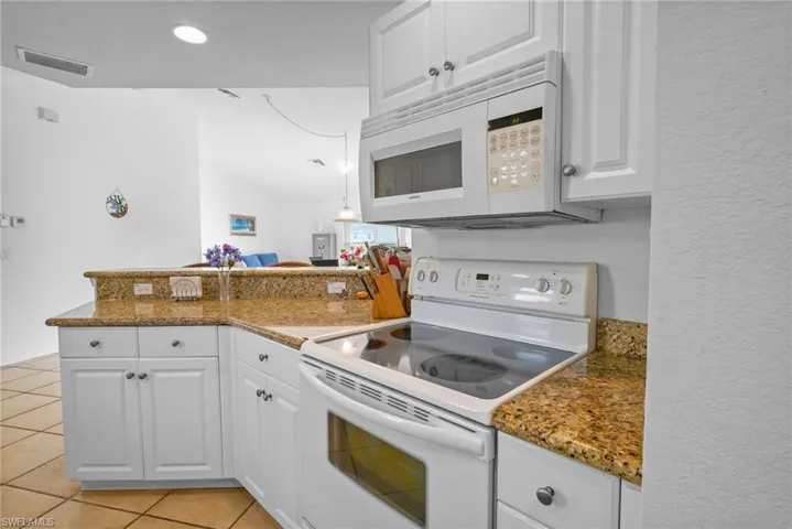 2 Greens Cir, Lehigh Acres, Florida 33936