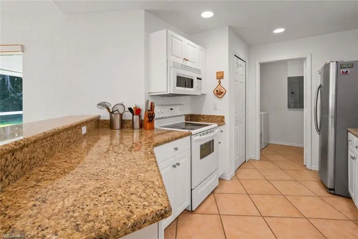 2 Greens Cir, Lehigh Acres, Florida 33936