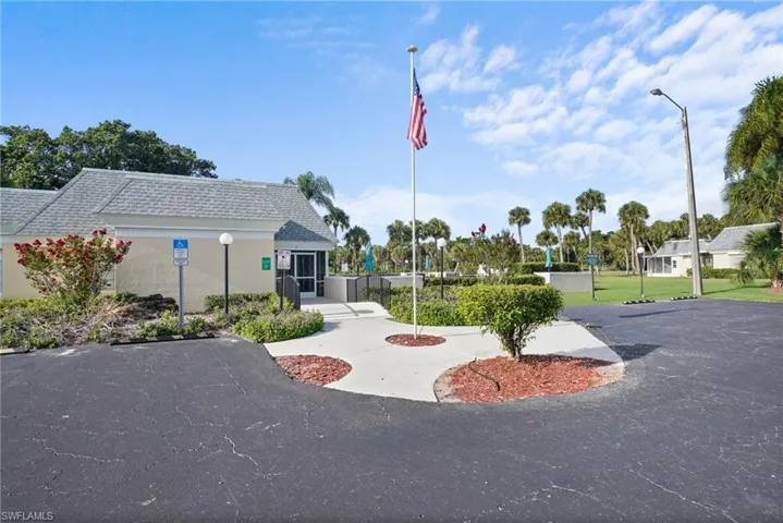 2 Greens Cir, Lehigh Acres, Florida 33936