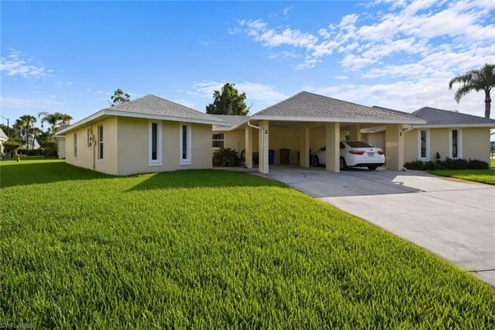 2 Greens Cir, Lehigh Acres, Florida 33936