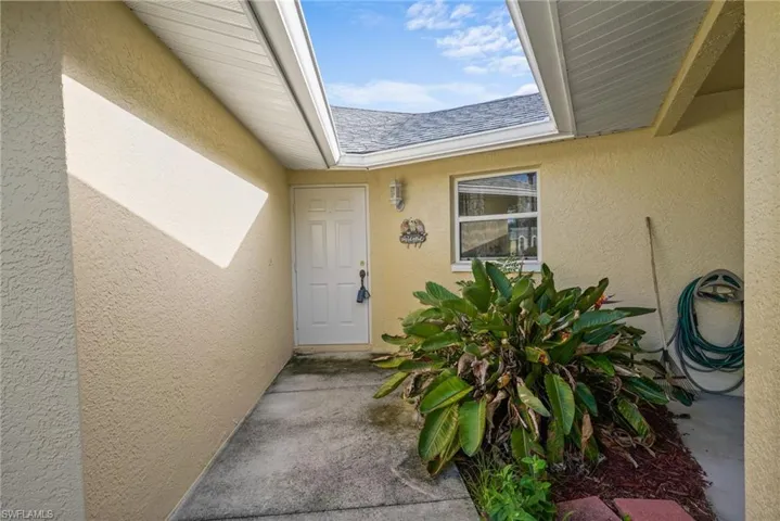 2 Greens Cir, Lehigh Acres, Florida 33936