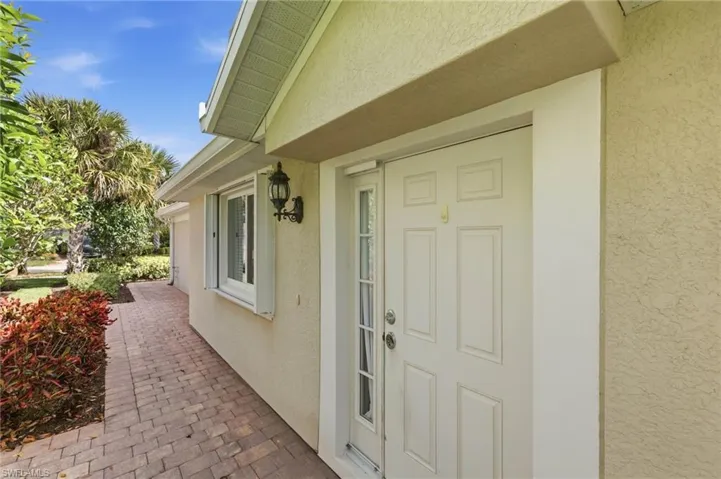 8664  Genova  CT, Naples, FL 34114