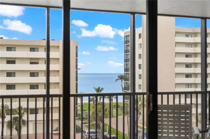 Private primary suite lanai