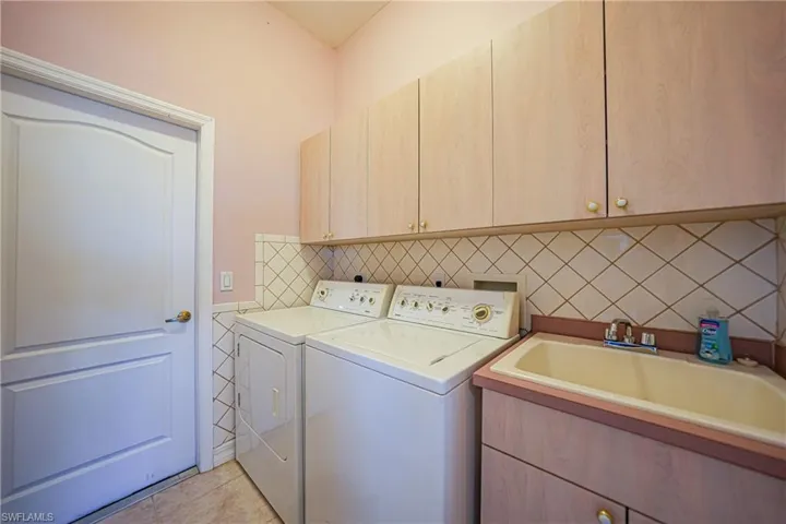 Laundry room with tub