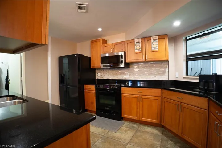 125 Sebring Cir, Lehigh Acres, Florida 33936
