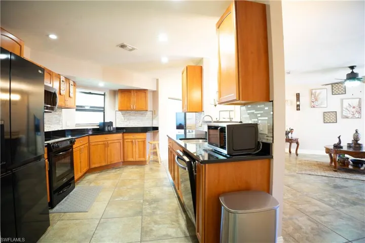 125 Sebring Cir, Lehigh Acres, Florida 33936