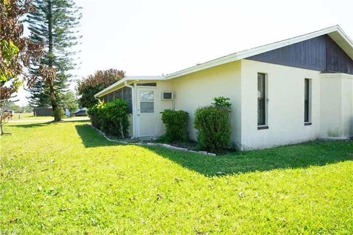 125 Sebring Cir, Lehigh Acres, Florida 33936