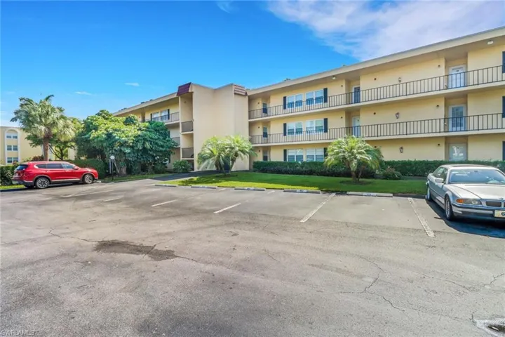 1085  forest lakes  DR, Naples, FL 34105