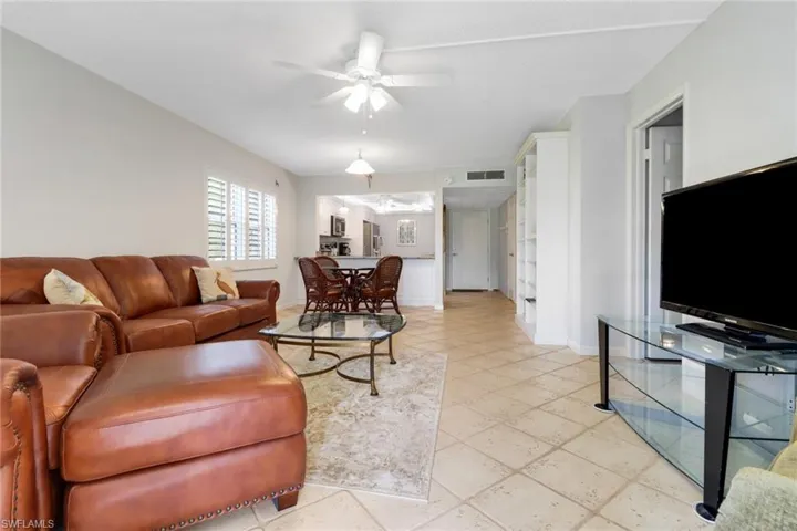 1085  forest lakes  DR, Naples, FL 34105