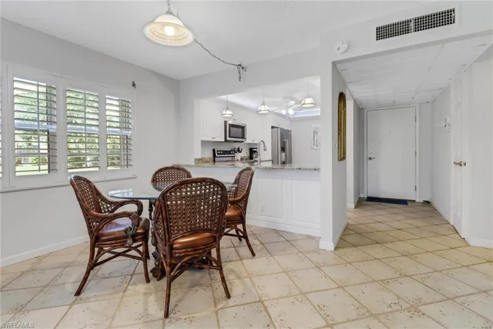 1085  forest lakes  DR, Naples, FL 34105
