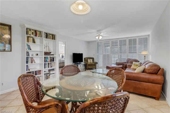 1085  forest lakes  DR, Naples, FL 34105
