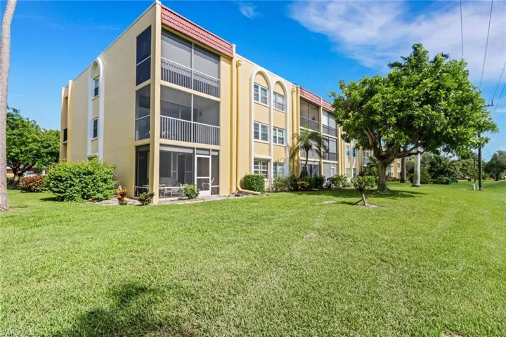 1085  forest lakes  DR, Naples, FL 34105