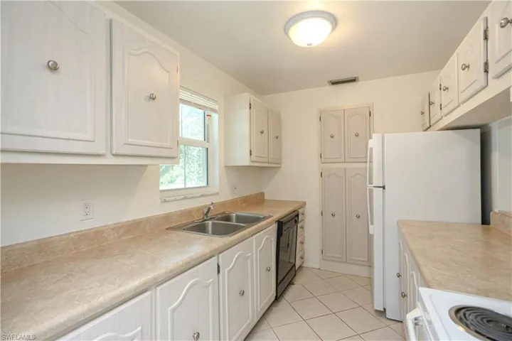 221 Cypress Way E 201, Naples, Florida 34110
