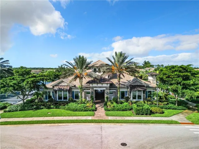 View of front of home featuring a front yard