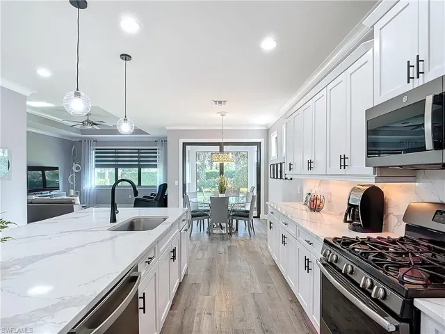 16353  Camden Lakes  CIR, Naples, FL 34110
