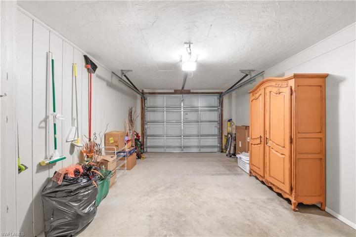 5569  Westwind  LN, Fort Myers, FL 33919