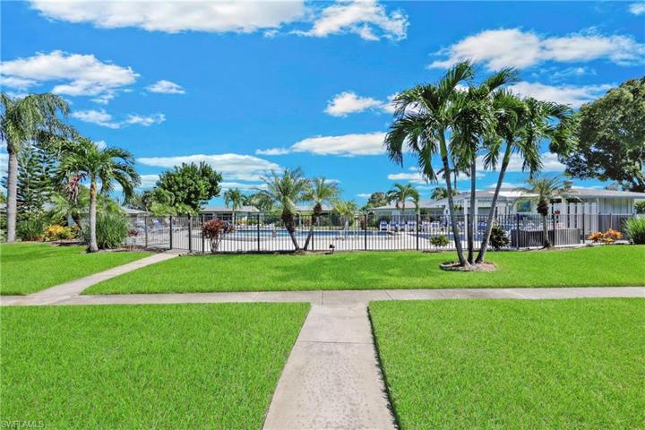 5569  Westwind  LN, Fort Myers, FL 33919
