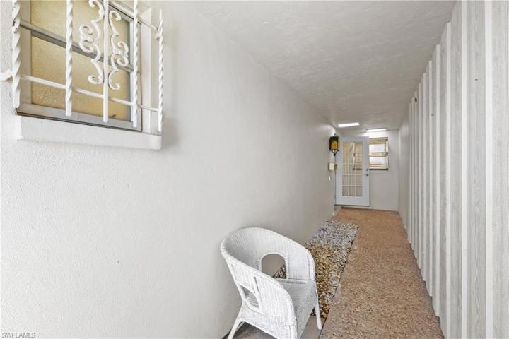 5569  Westwind  LN, Fort Myers, FL 33919
