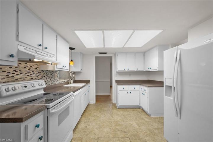 5569  Westwind  LN, Fort Myers, FL 33919