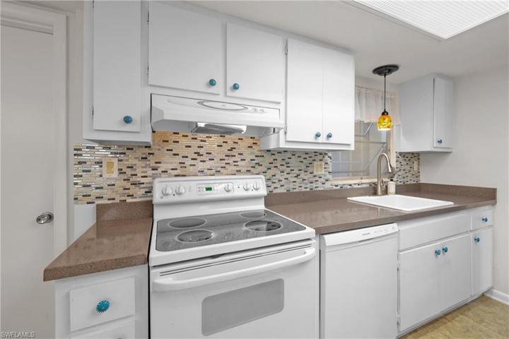 5569  Westwind  LN, Fort Myers, FL 33919