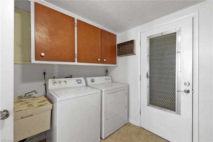 5569  Westwind  LN, Fort Myers, FL 33919