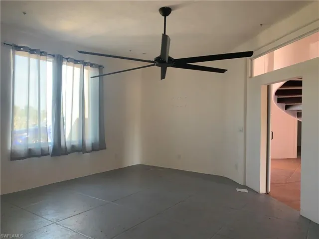 Empty room with ceiling fan