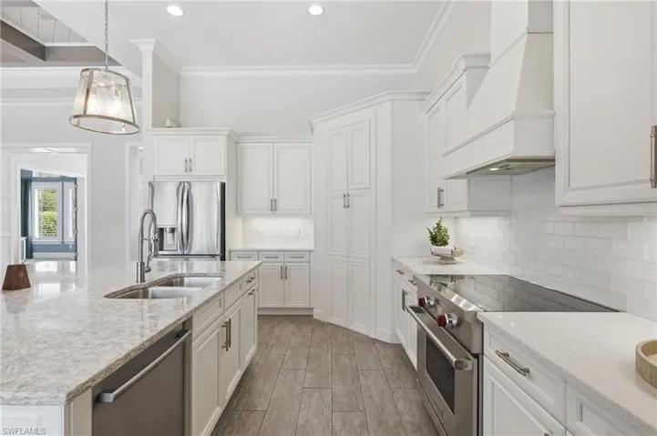 6348 Lyford Isle Dr, Naples, Florida 34113