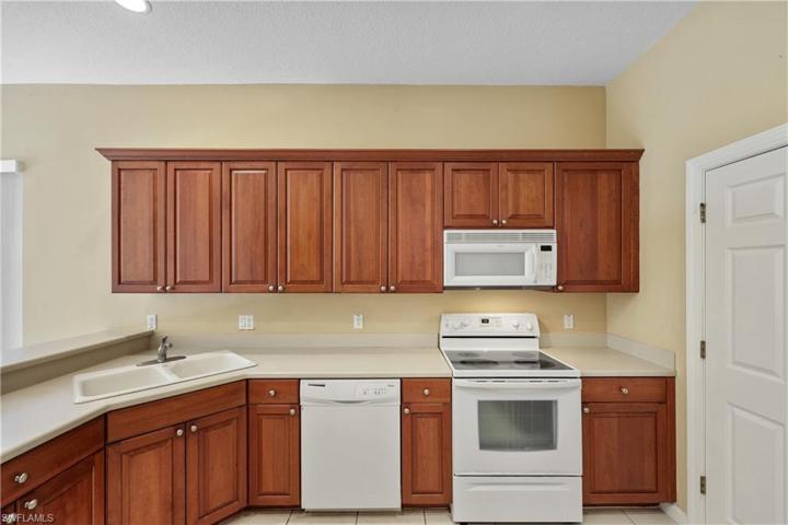 16136 Parque LN, NAPLES FL 34110