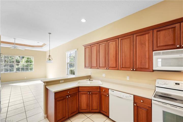 16136 Parque LN, NAPLES FL 34110