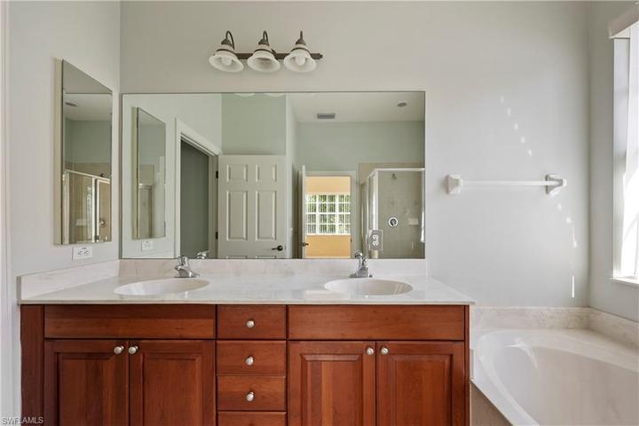 16136 Parque LN, NAPLES FL 34110