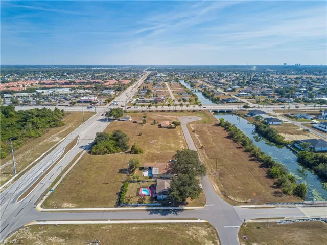 Aerial view of property and surrounding area featuring a large body of water