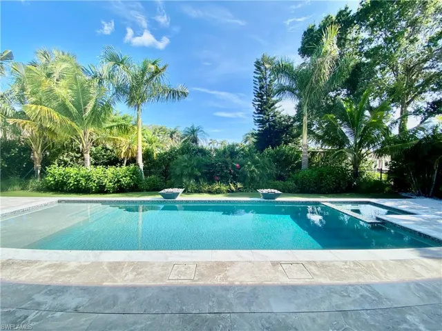 Zero Depth Area Privacy Landscaping