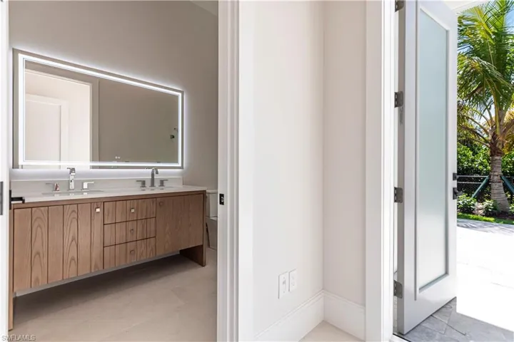 2nd Full Bath, Pool Access