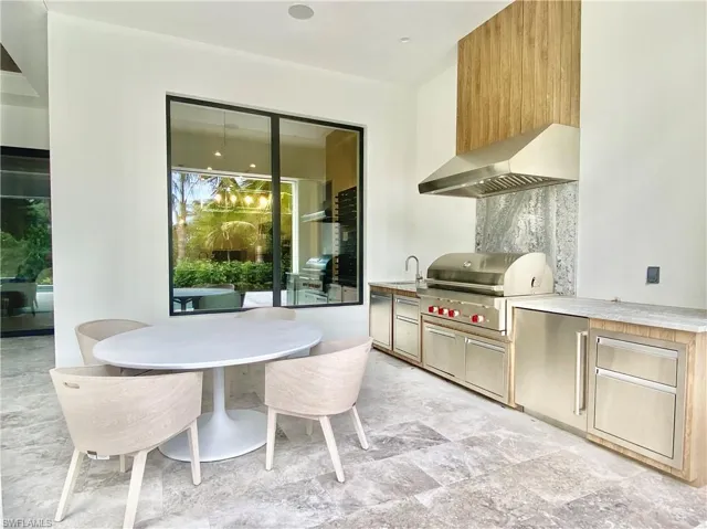 Outdoor Kitchen