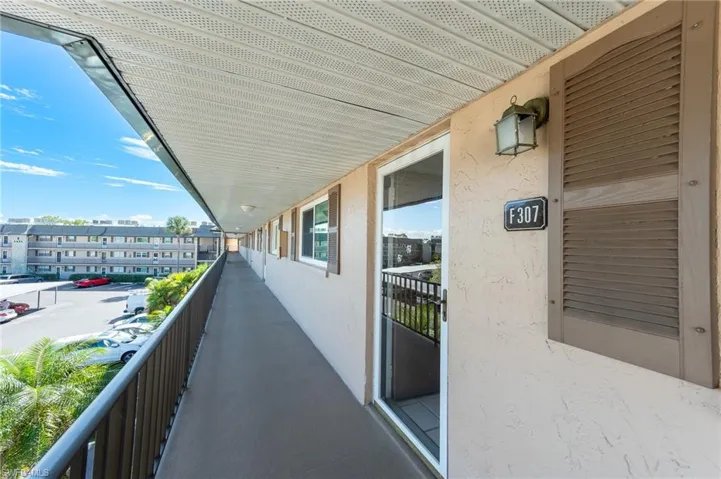 Beautiful condo, 3rd fl with elevator